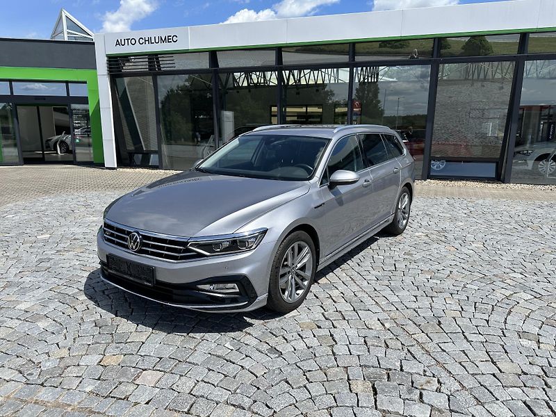 Volkswagen Passat Variant 2.0 TDI DSG R-Line 4Motion - fotka 1 z 34