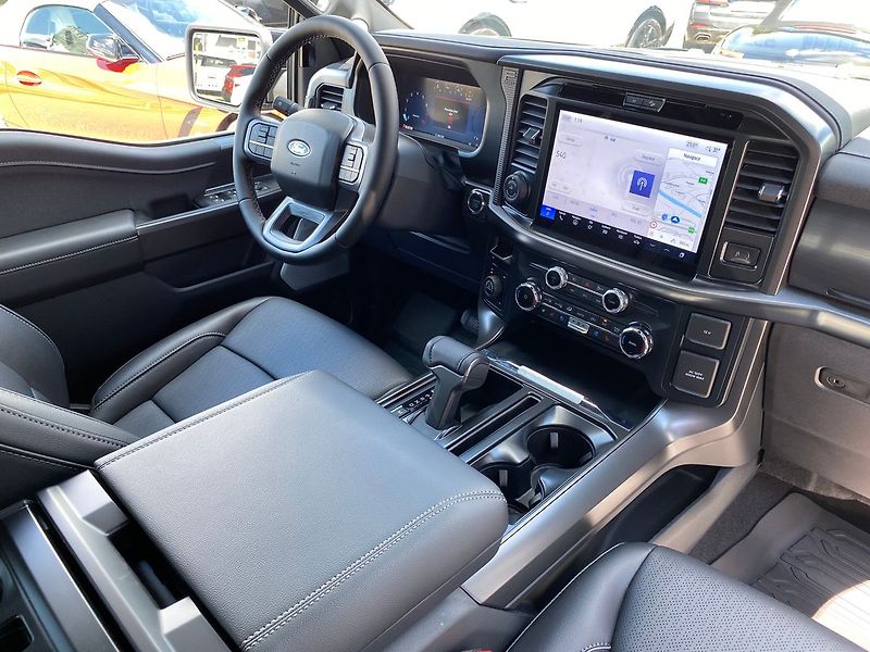 Ford F-150 (2025) Lariat  5,0 298 kW - fotka 20 z 27