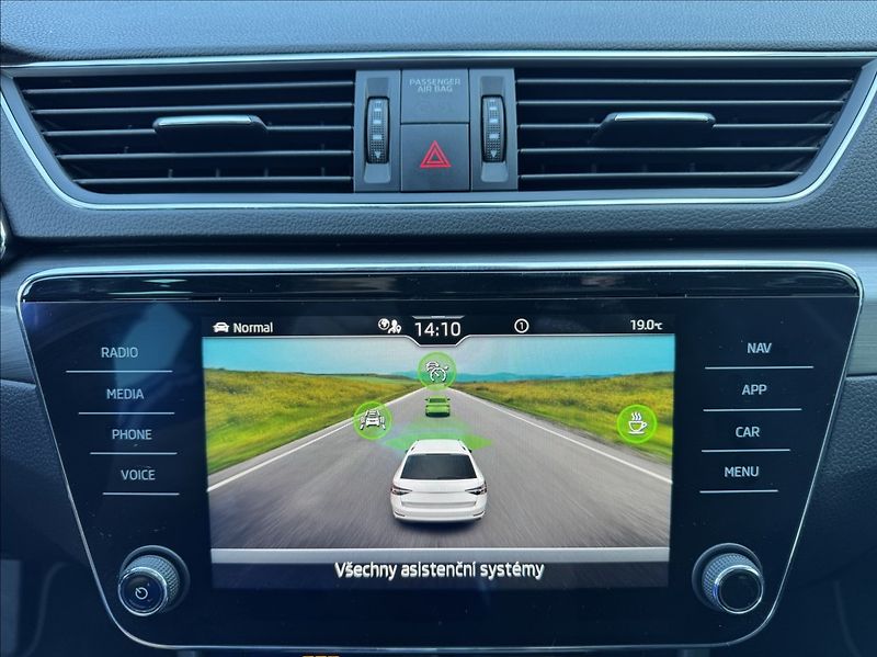 Škoda Superb 2,0 TDI DSG STYLE 1.maj. ČR - fotka 40 z 50