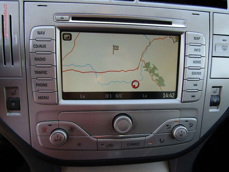 Ford Kuga (2011) 2.0 TDCi, AC, navi, park - fotka 16 z 19