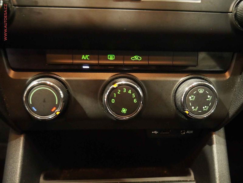 Škoda Octavia (2015) 1.6 TDi, ČR, AC - fotka 13 z 15