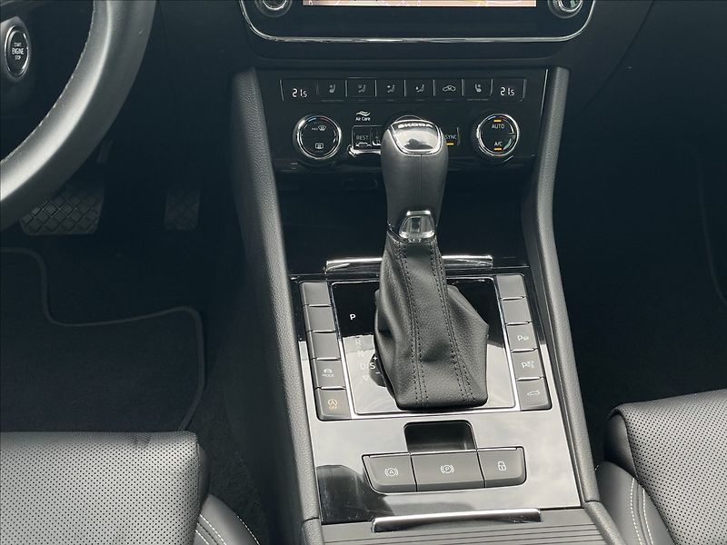 Škoda Superb 1,5 TSI DSG Combi L&K DCC+ACC - fotka 12 z 23