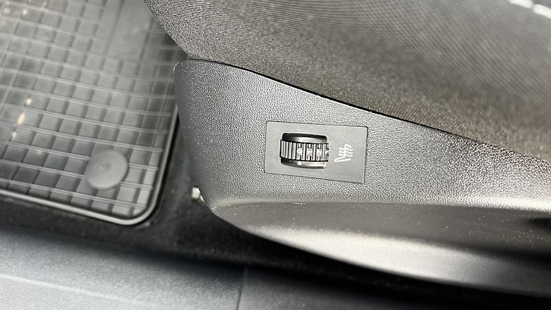 Peugeot 2008 1.2 PURE TECH - fotka 8 z 15