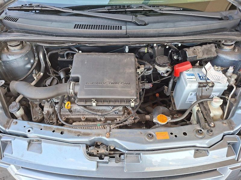 Daihatsu Sirion (2006) 1.3i 67kW AUT 4WD - fotka 34 z 39