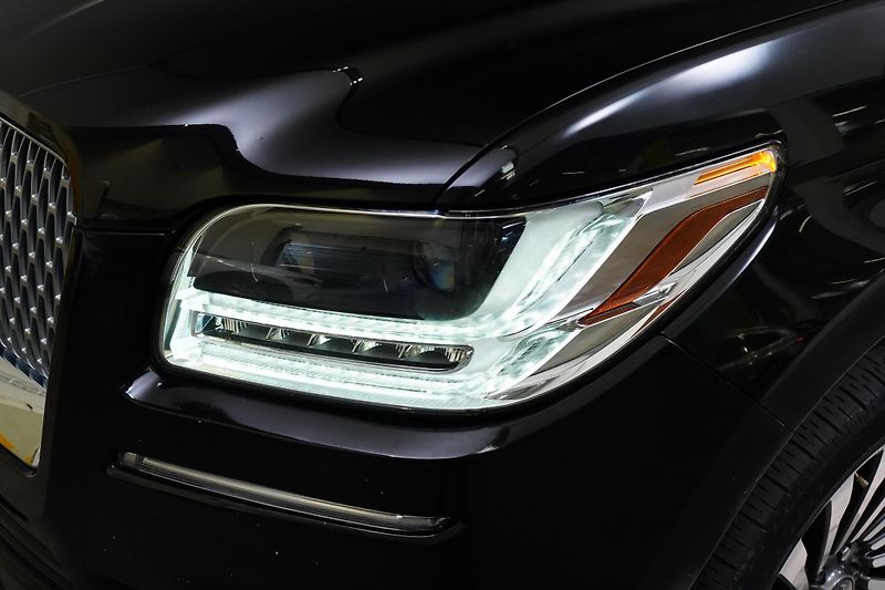 Lincoln Navigator - fotka 9 z 27