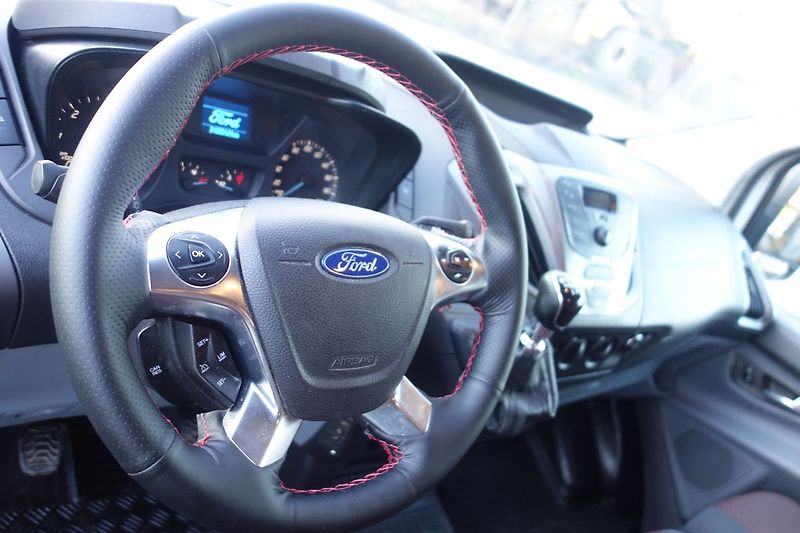 Ford Tourneo Custom 2,2TDCi 8 MÍST TOURNEO - fotka 17 z 33