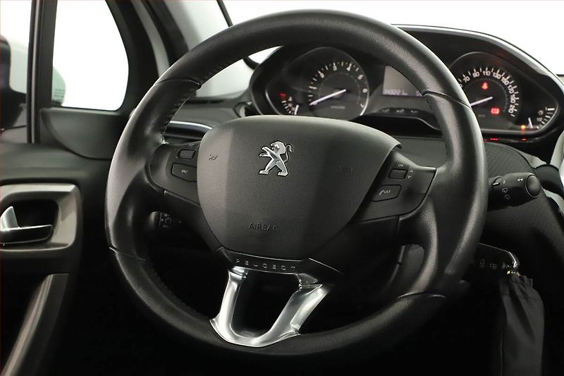 Peugeot 2008 (2015) 1.2 PureTech, Tempomat - fotka 11 z 12