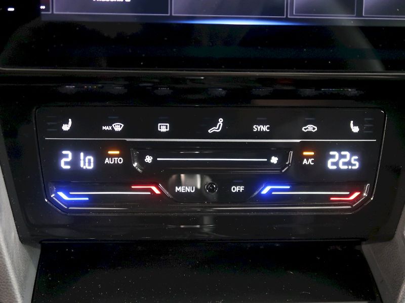Volkswagen Arteon (2022) SB R-LINE 2.0TSI 206KW 4x4 DSG - fotka 34 z 42