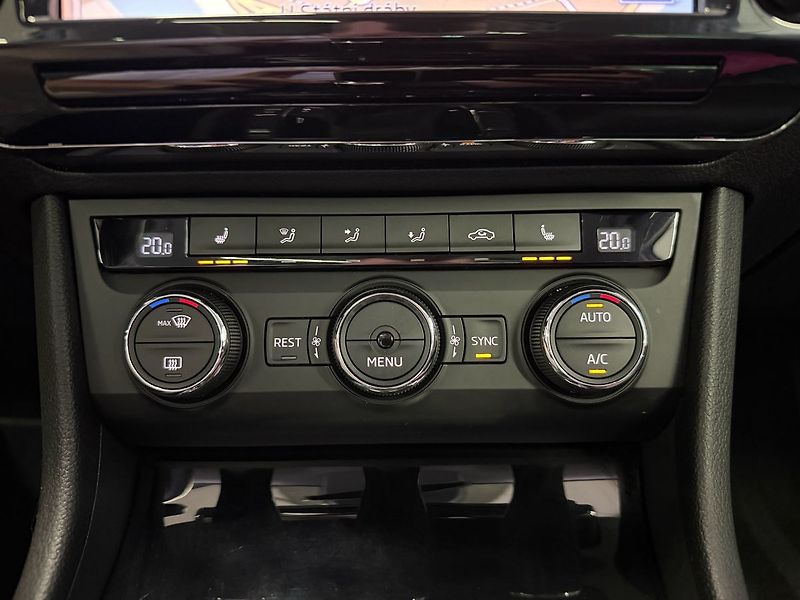 Škoda Superb 2.0TDI DSG 4X4 STYLE, ACC, PAN - fotka 20 z 27