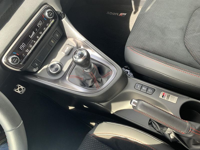Toyota GR Yaris GR DYNAMIC 4WD 1.6 TURBO 192kW - fotka 25 z 42