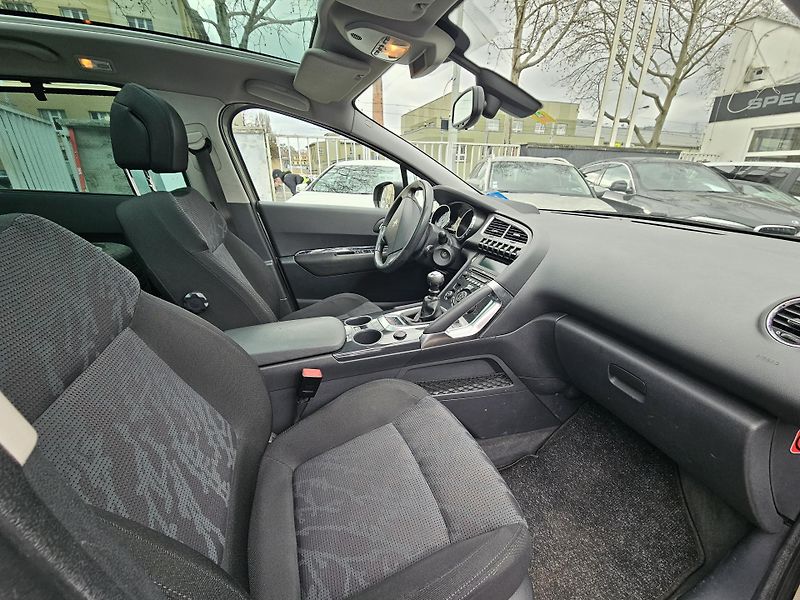 Peugeot 3008 2,0 HDI Panorama - fotka 8 z 16