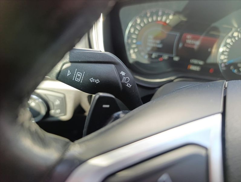 Ford Mondeo 2,0 TDCi Automat Kamera Navi - fotka 30 z 45