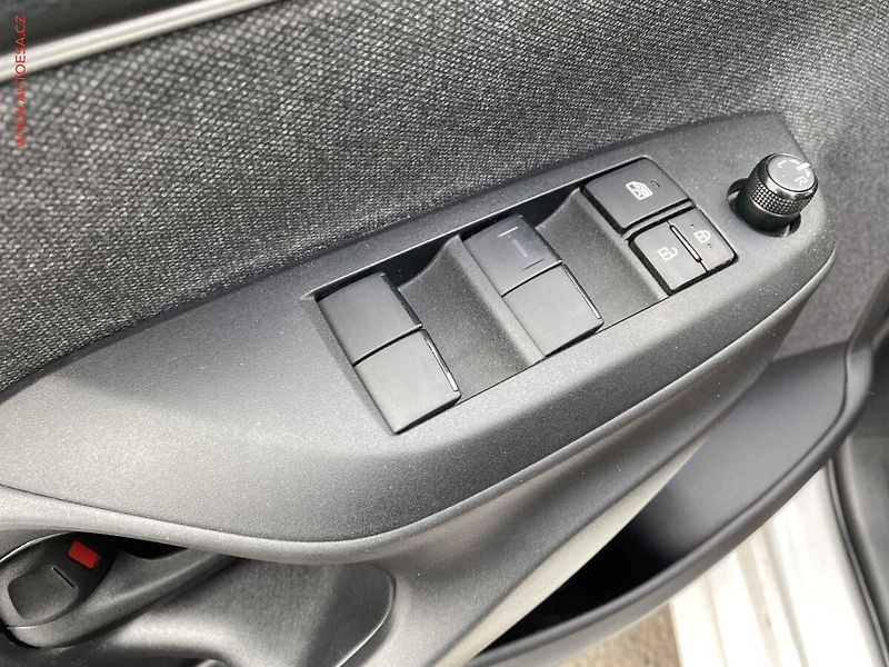 Toyota Yaris (2021) 1.5 VVT-i, ČR, Dynamic - fotka 13 z 15