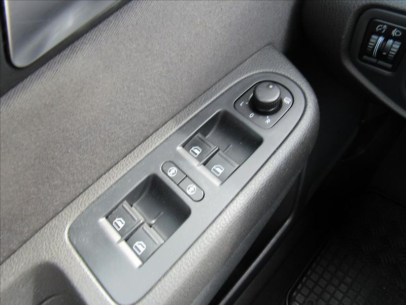 Volkswagen Sharan 2,0 TDi 103kW 5 míst - fotka 27 z 35