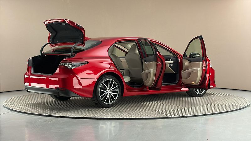 Toyota Camry 2.5 Hybrid AUT Executive - fotka 6 z 28