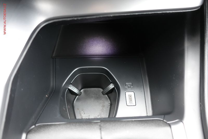 Peugeot 308 (2022) 1.2PT, ČR, Allure, LED - fotka 19 z 21