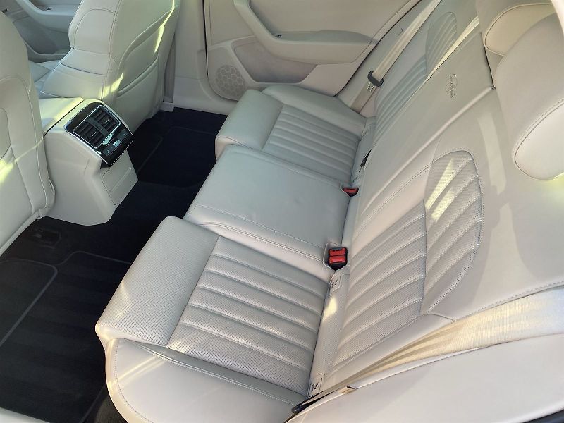 Škoda Superb (2018) Combi III 2.0 TDI 4x4 L&K - fotka 6 z 49