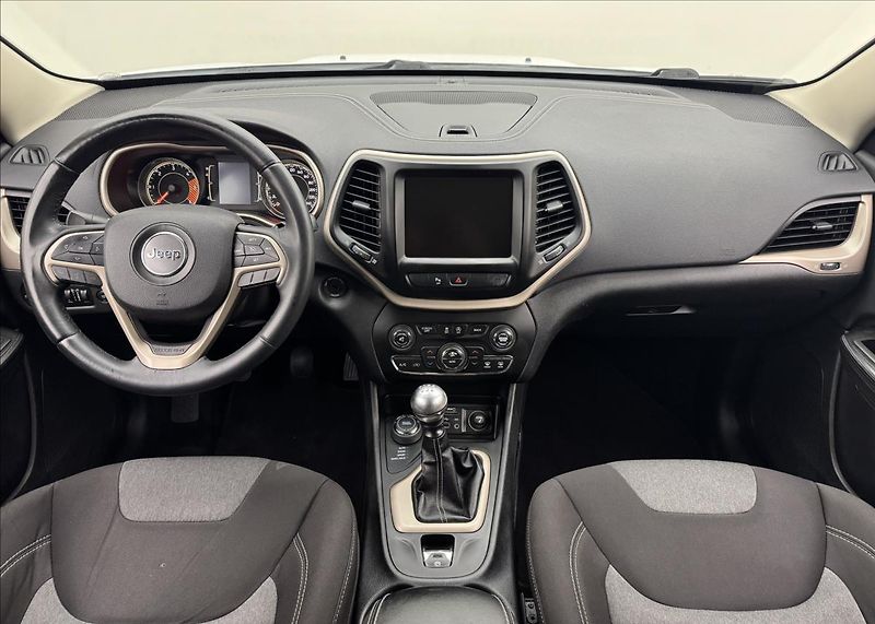 Jeep Cherokee 2,0 103kW 4X4 AC NAVI SENZORY - fotka 7 z 41