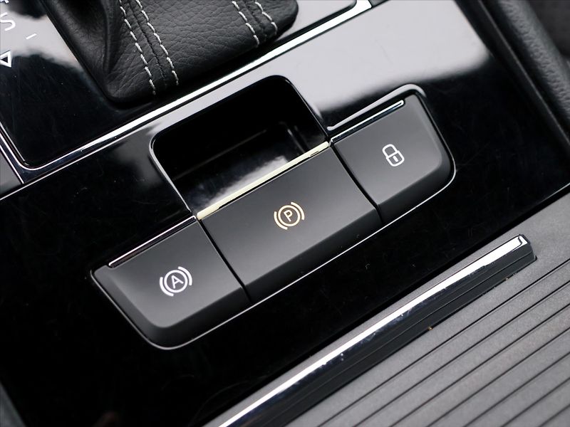 Škoda Superb 2,0 TDI DSG 4x4 Sportline - fotka 30 z 39