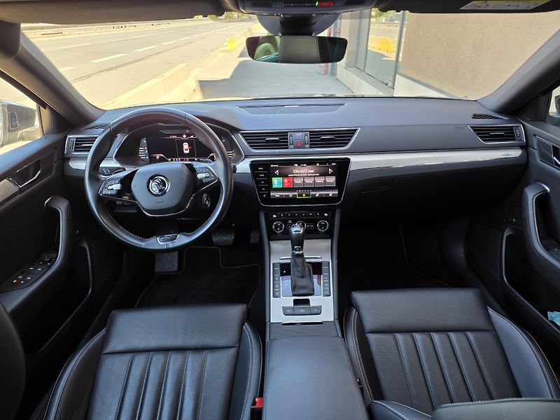 Škoda Superb 2.0-4x4-Laurin&Klement-200kw - fotka 25 z 25