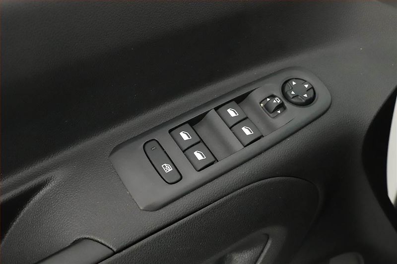Opel Combo (2021) Elegance 1.5 CDTI, 5Míst, ČR - fotka 17 z 18