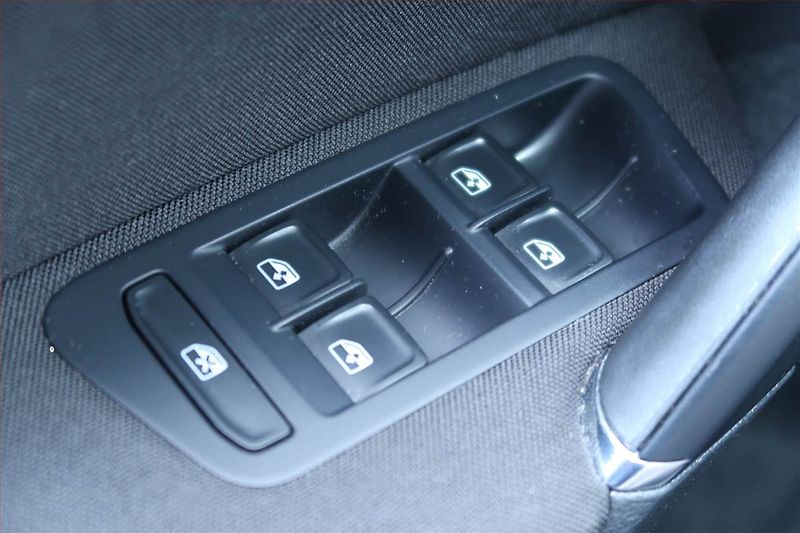 Volkswagen Golf (2016) 1.6 TDI, Serv.kniha, Tempomat - fotka 15 z 17