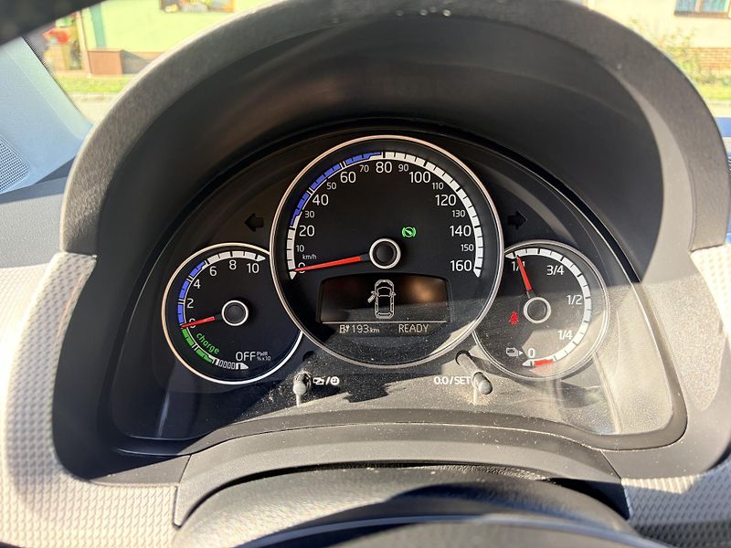 Volkswagen e-up! 64kW KAMERA SOH 84% - fotka 16 z 36