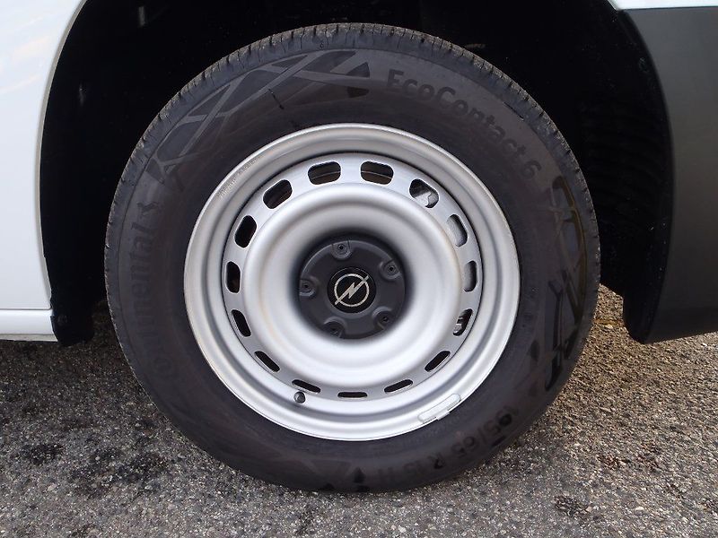 Opel Combo Van L1H1 1.2Turbo - fotka 23 z 23