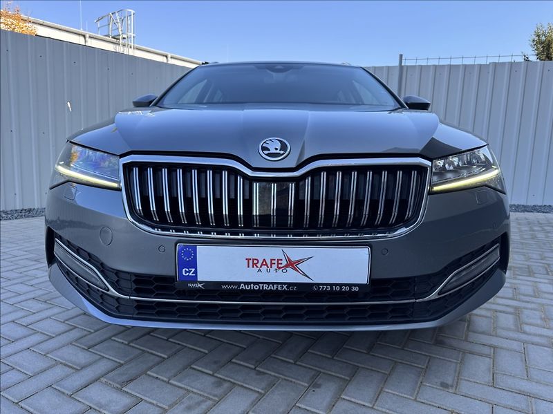 Škoda Superb 2,0 TDI DSG STYLE 1.maj. ČR - fotka 2 z 50