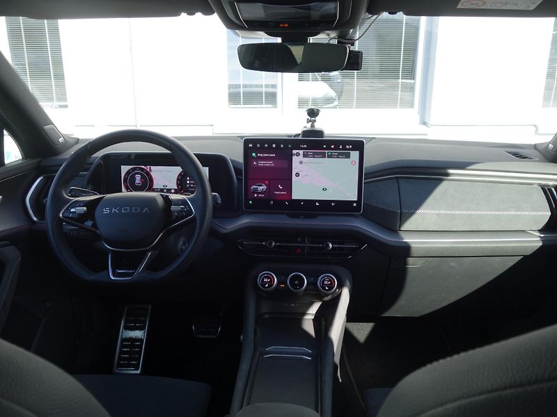 Škoda Kodiaq (2025) 2.0 TDI 142 kW 4x4 Sportline - fotka 24 z 35