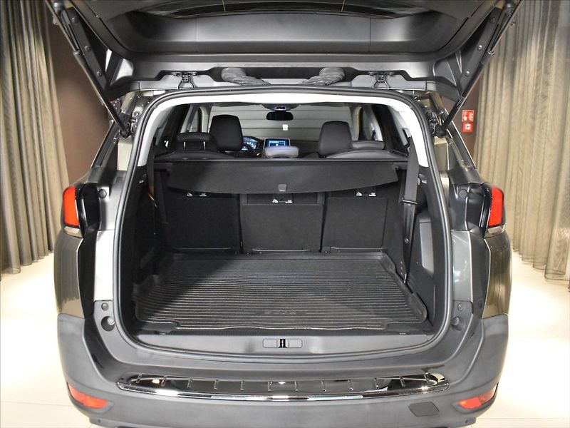 Peugeot 5008 1,5 HDI Allure Tažné,panorama - fotka 10 z 23