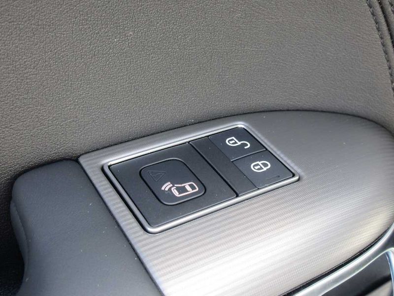 Land Rover Range Rover Sport 3,0 SDV6 HSE D250 4x4 aut. - fotka 18 z 46