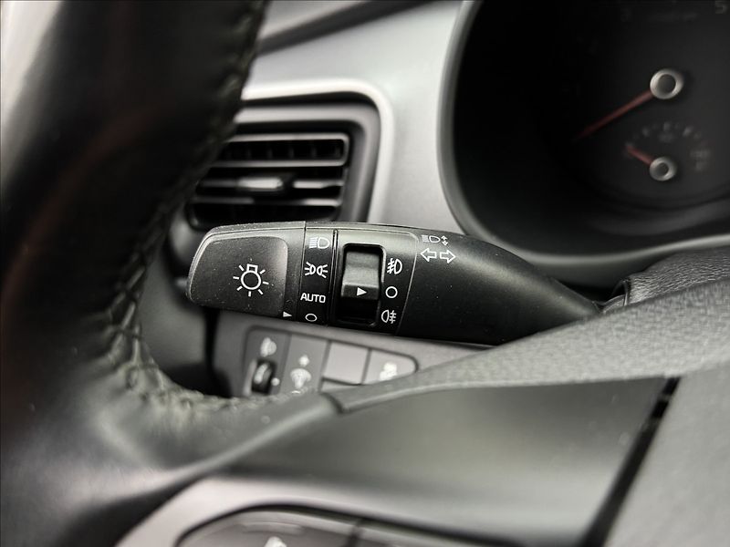 Kia Stonic 1,4 i SERVIS KAMERA 2X KOLA ČR - fotka 11 z 37