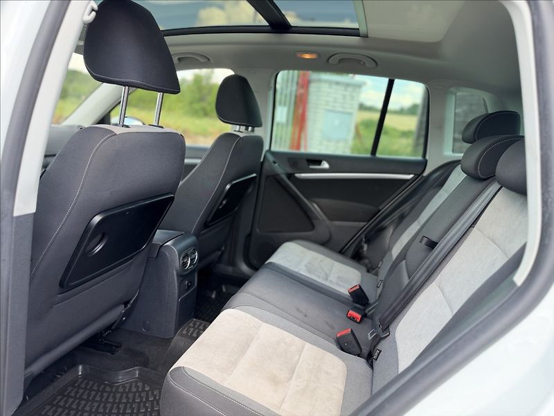 Volkswagen Tiguan 1,4 TSI PANORAMA, LED, BIXENON - fotka 22 z 36