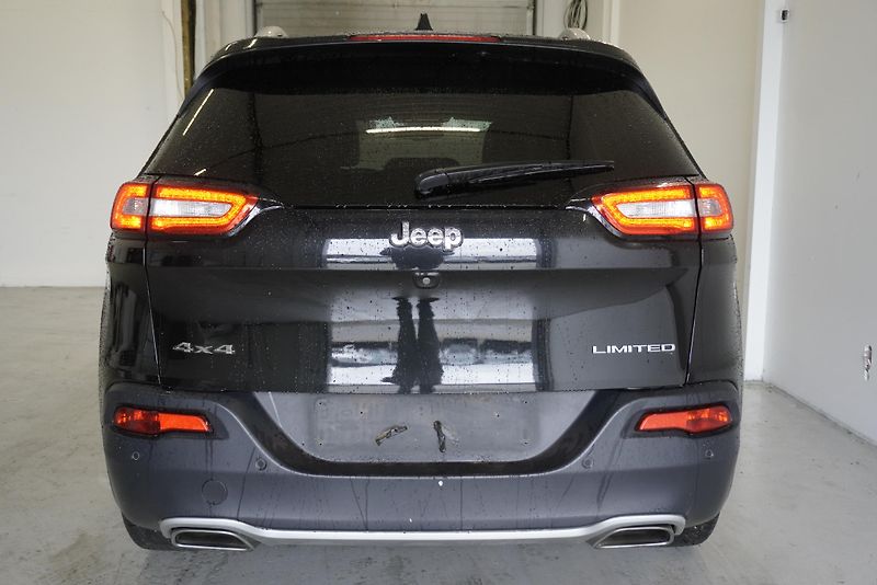 Jeep Cherokee 3,2I V6 LIMITED 4X4 AUT. - fotka 6 z 30