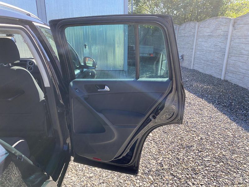 Volkswagen Tiguan 2.0TDi 4x4 135PS GOAL PĚKNÝ!!! - fotka 123 z 166