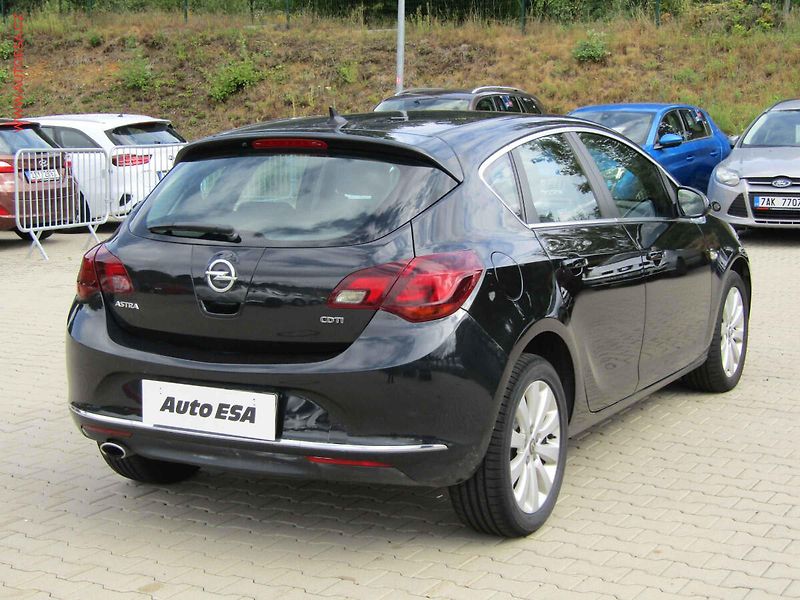 Opel Astra (2014) 2.0CDTi, Automat - fotka 4 z 21