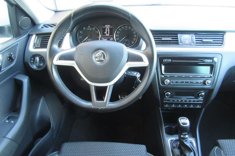 Škoda Rapid 1.2 TSi AUT. KLIMA TEMPOMAT - fotka 10 z 17