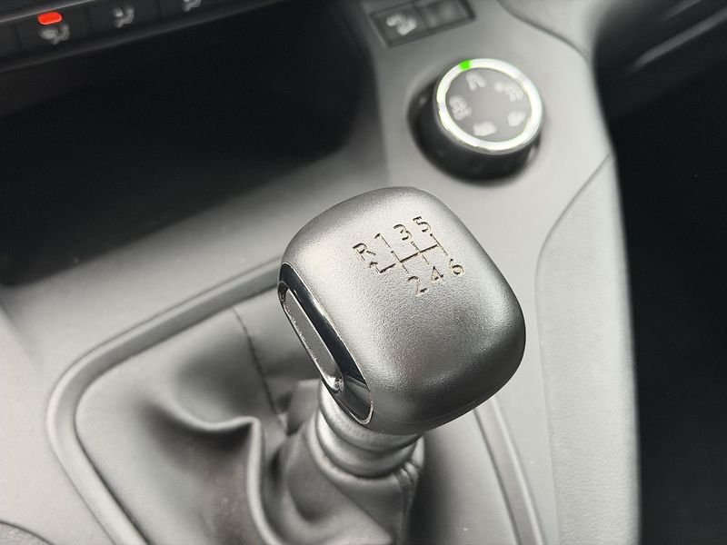 Peugeot Rifter ACTIVE 1.2 PureTech 110 S&S - fotka 14 z 24