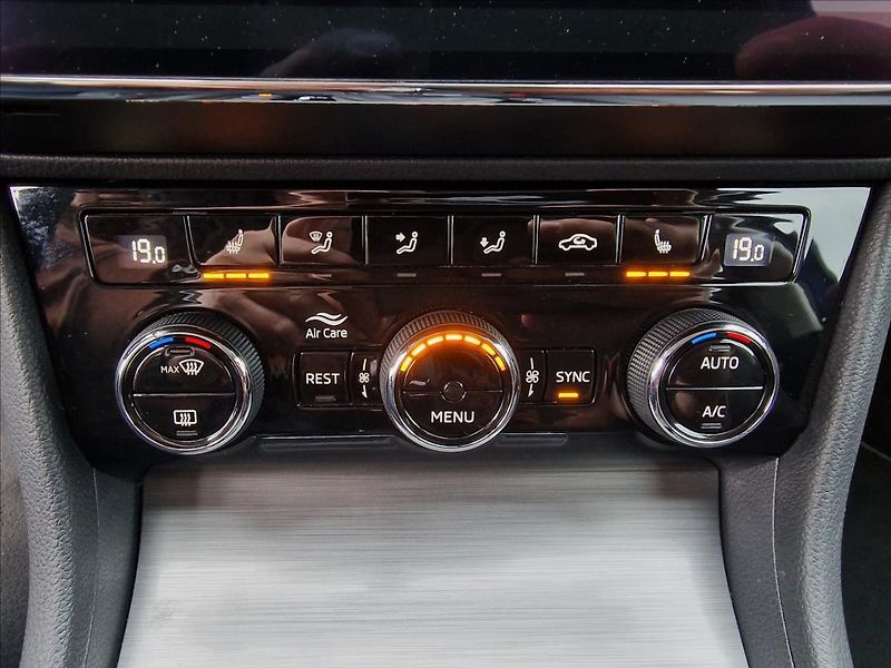 Škoda Superb 1.5 TSI 110kW DSG Style,1.Maj - fotka 34 z 50