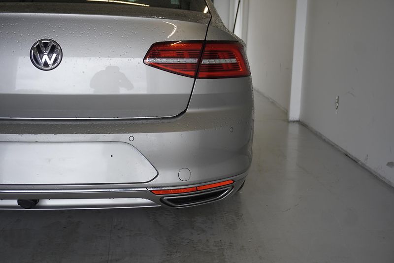 Volkswagen Passat   2,0 TSI 162kW AUT. - fotka 9 z 29