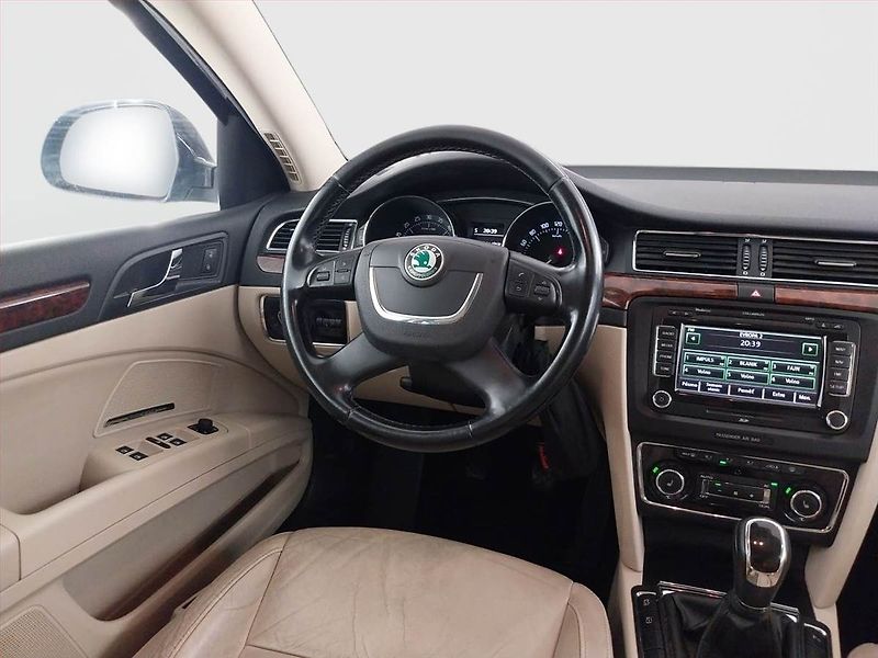 Škoda Superb (2011) Elegance 2.0 TDI, 4X4 - fotka 7 z 21