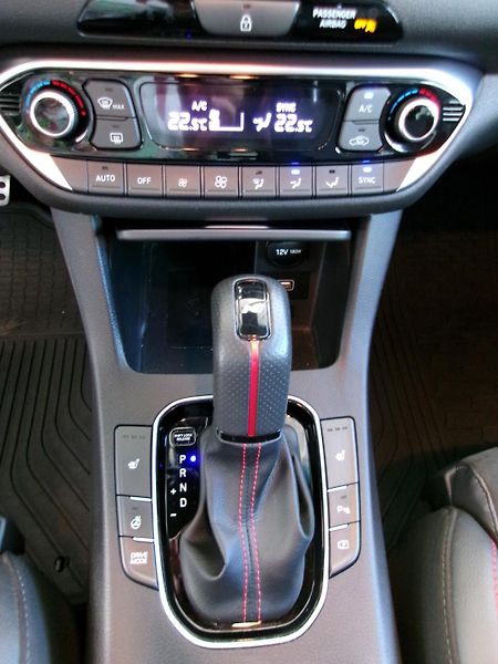 Hyundai i30 (2021) 1.5T-GDi DCT N-Line Premium - fotka 19 z 21