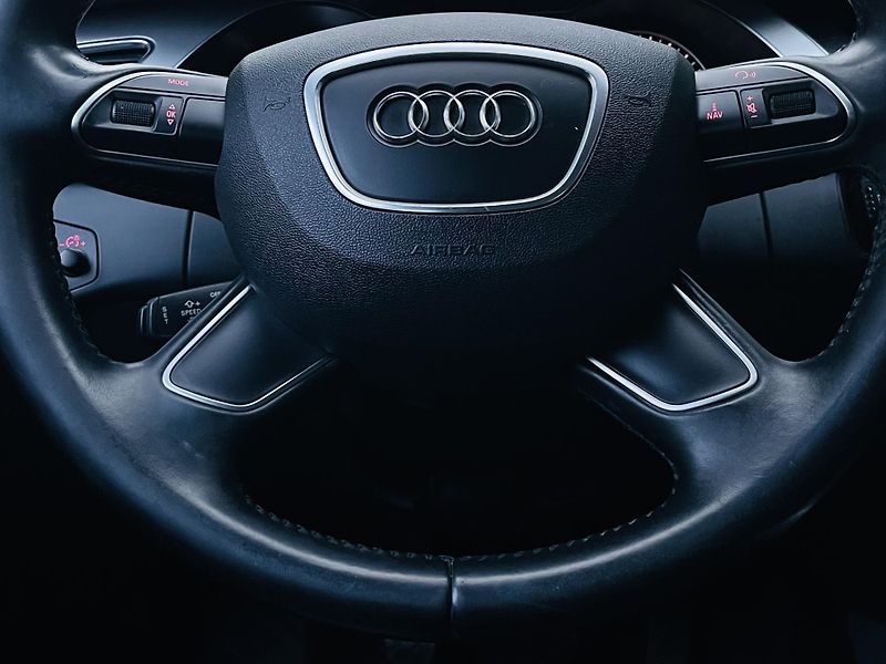 Audi A4 2.0TDI MAN 1MAJITEL VÝHŘEV LED - fotka 34 z 42