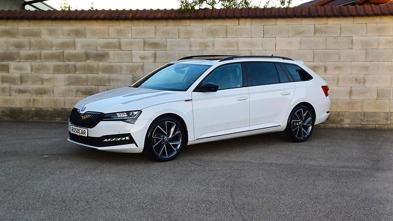 Škoda Superb 147kW 4x4 SPORT-PANO-TZ-DPH - fotografie inzerátu
