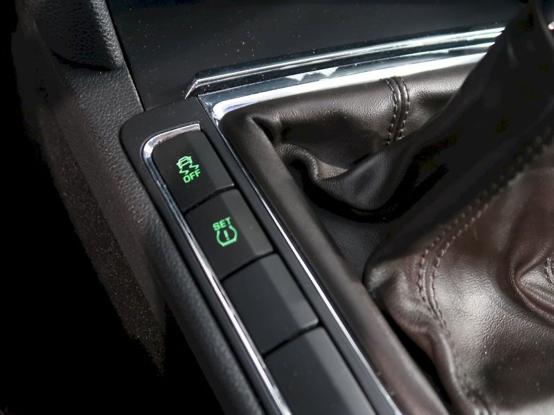 Škoda Superb (2013) L&K 2.0TDI 125KW 4x4 WEBASTO P - fotka 21 z 34