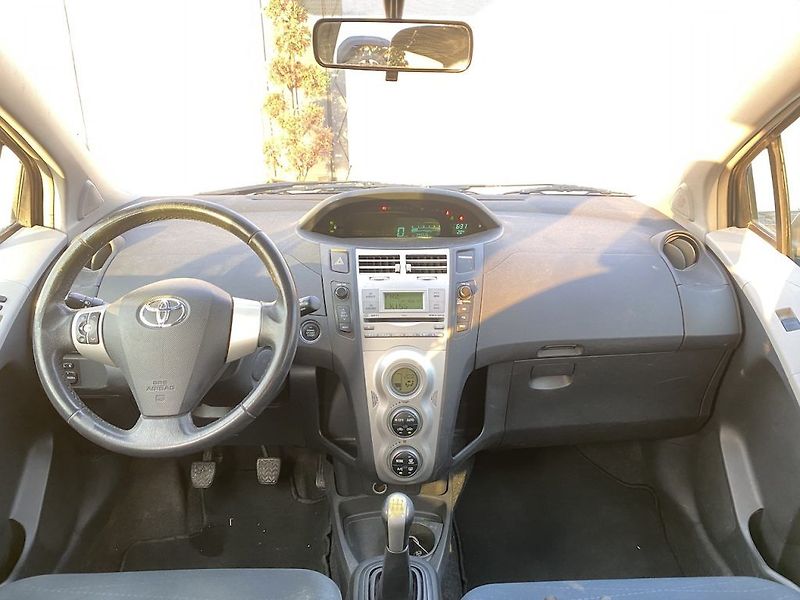 Toyota Yaris 1.4D, manual, klima, STK - fotka 11 z 15