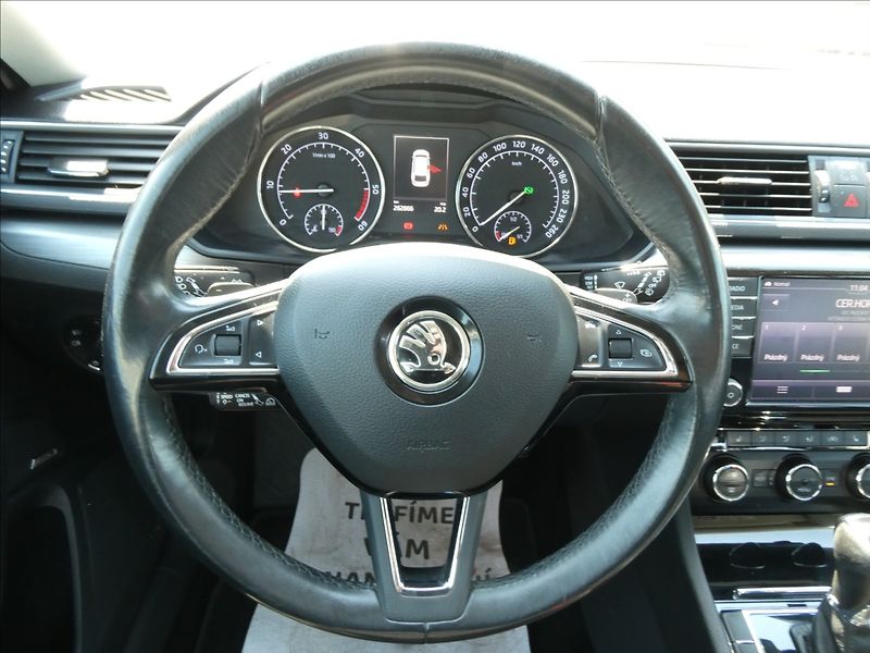 Škoda Superb 2,0 TDi 140kW DSG 4x4,STYLE,ČR - fotka 32 z 49