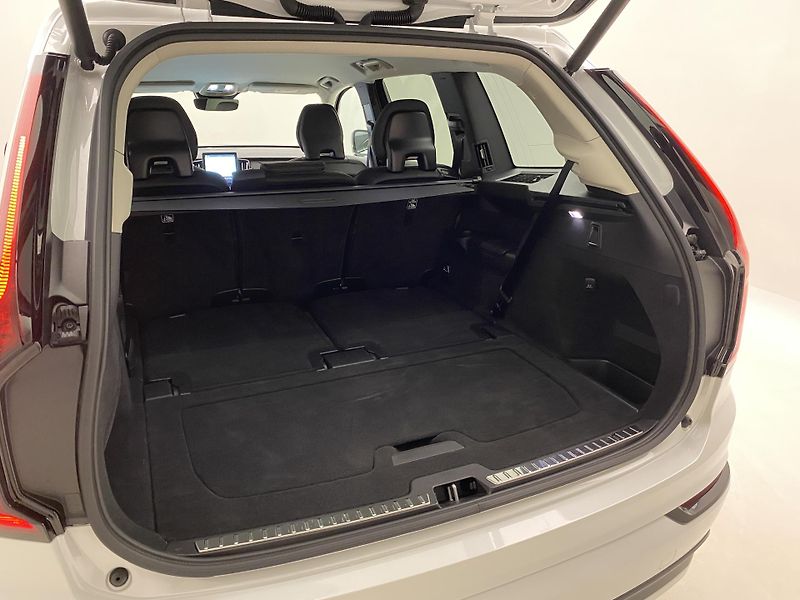 Volvo XC90 T8 AWD RECHARGE DARK REZERVACE - fotka 6 z 67