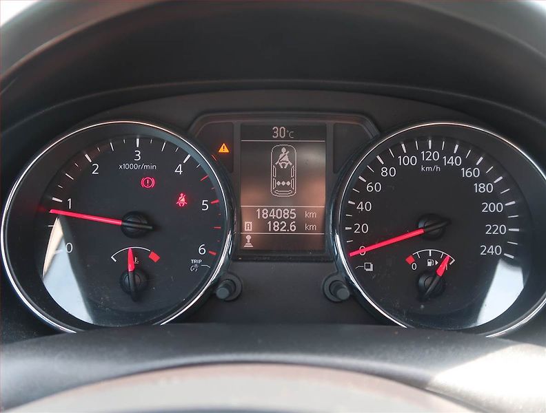 Nissan Qashqai (2012) 1.6 dCi, Serv.kniha, Navi - fotka 11 z 21